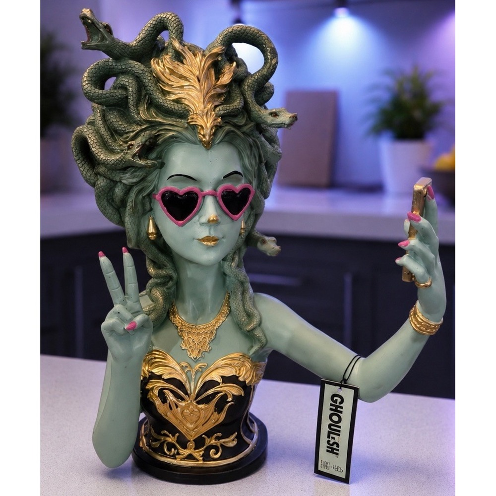 Ghoulish Medusa Selfie Bust Figurine Gold Glam Heart Sunglasses New Halloween